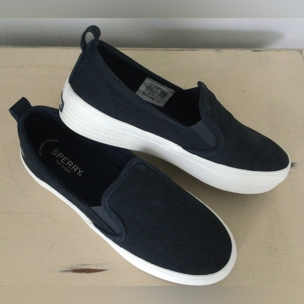 Sperry Crest Platform Navy Snake Size 8